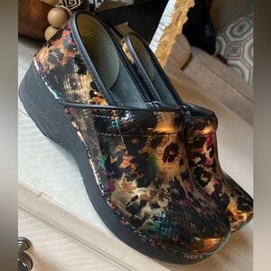 Dansko Multicolor Leopard-Print Clogs with Black Trim Size 39(8.5-9)